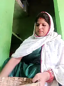 Karishma cute online show from 18, 11, 2025