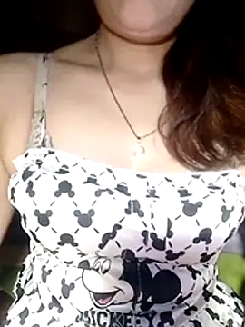 YiyinLy online show from 17, 4, 2026