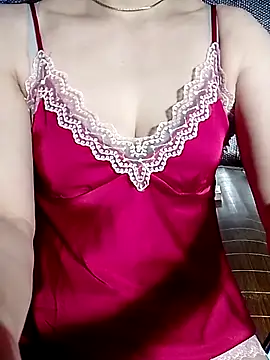 Snapshot of YiyinLy chatting on 13, 7, 2026 YiyinLy online show from 13, 7, 2026
