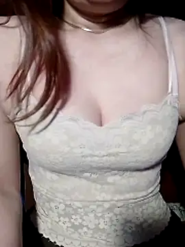 Snapshot of YiyinLy chatting on 17, 6, 2026 YiyinLy online show from 17, 6, 2026