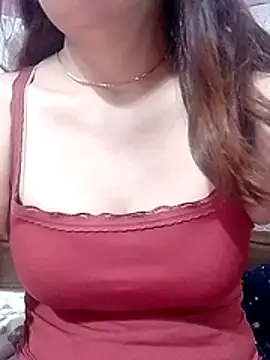 Snapshot of YiyinLy chatting on 11, 6, 2026 YiyinLy online show from 11, 6, 2026