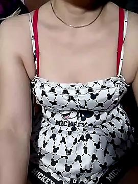 Snapshot of YiyinLy chatting on 17, 7, 2026 YiyinLy online show from 17, 7, 2026