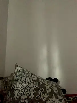 MiraCastellon online show from 3, 11, 2025