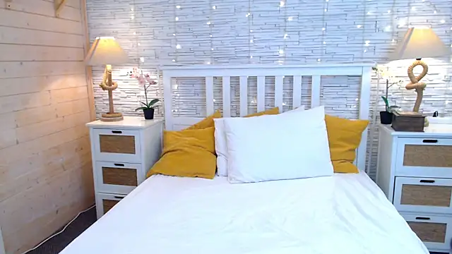 Soft Lilly online show from 10, 11, 2025