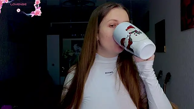 Amy  Leee  online show from 25, 10, 2025