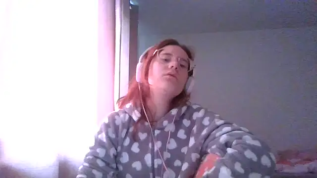 LuckySLove online show from 8, 6, 2026