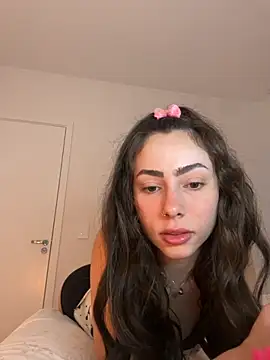 Baby Mia pires online show from 22, 11, 2025