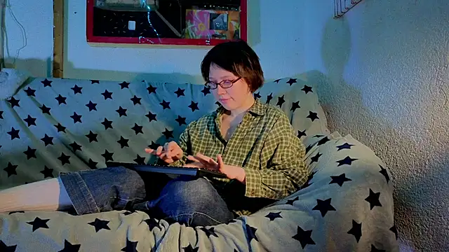 ReincarnatedAngel online show from 18, 10, 2025