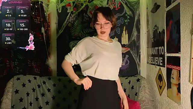 ReincarnatedAngel online show from 28, 11, 2025