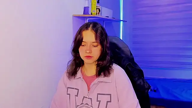 Emily Lindey online show from 28, 10, 2025