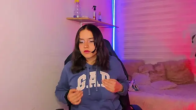 Emily Lindey online show from 20, 10, 2025