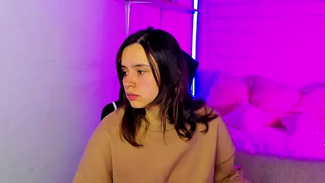 Emily Lindey online show from 28, 11, 2025