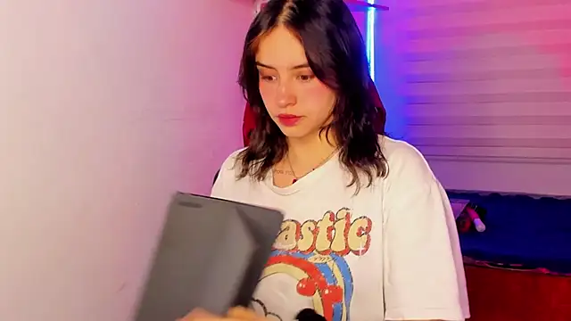 Emily Lindey online show from 30, 10, 2025