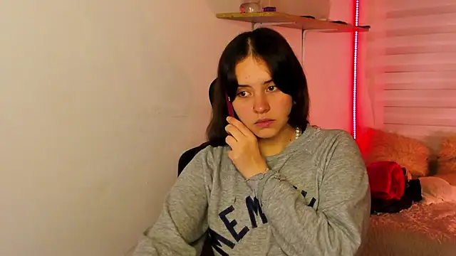 Emily Lindey online show from 12, 11, 2025