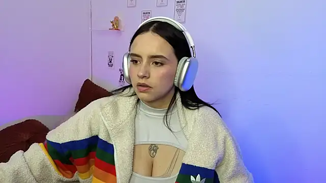 Emily Lindey online show from 7, 2, 2026