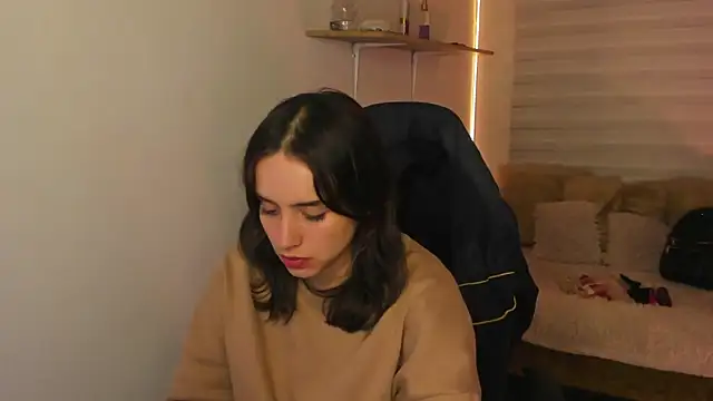 Emily Lindey online show from 19, 10, 2025