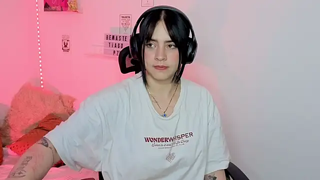 Emily Lindey online show from 24, 3, 2026