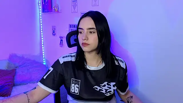 Emily Lindey online show from 8, 3, 2026