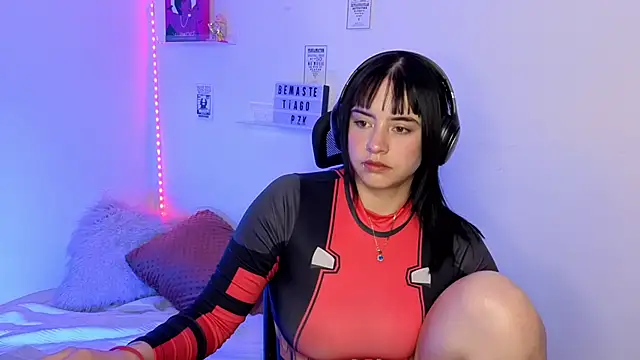 Emily Lindey online show from 27, 3, 2026