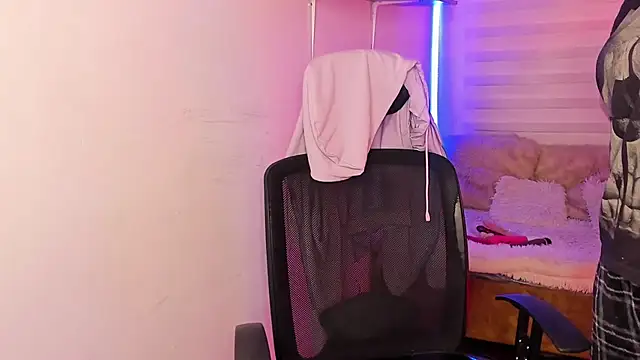 Emily Lindey online show from 23, 10, 2025