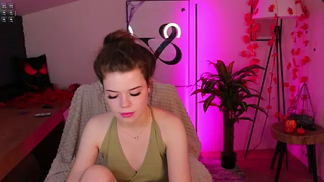 Hot  Tiny online show from 30, 10, 2025