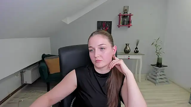 AnneWilsonn online show from 16, 12, 2025