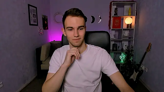 Snapshot of astren_villo chatting on 4, 3, 2026 astren villo online show from 4, 3, 2026