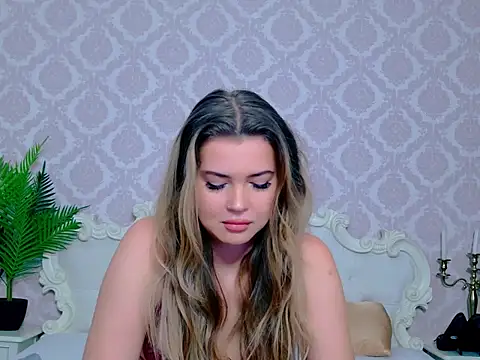 Snapshot of Samantha_Cole chatting on 26, 11, 2025 Samantha Cole online show from 26, 11, 2025