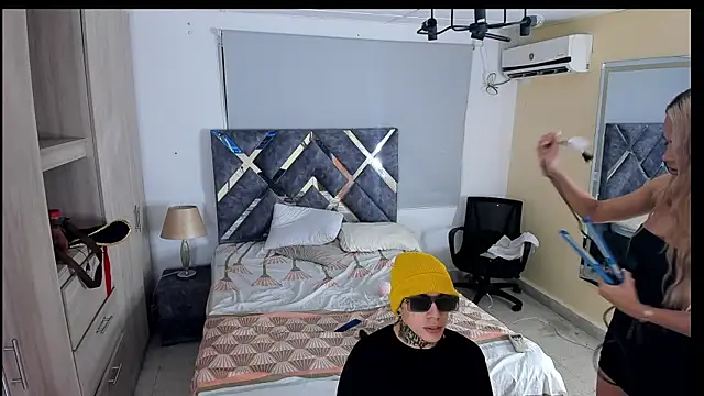 lily and wan online show from 17, 10, 2025