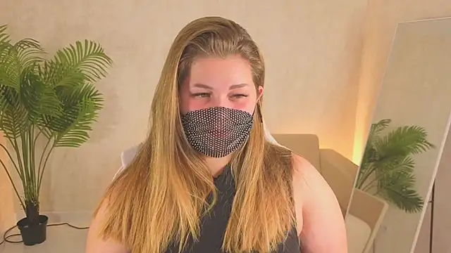 Scarlet Sinera online show from 19, 10, 2025