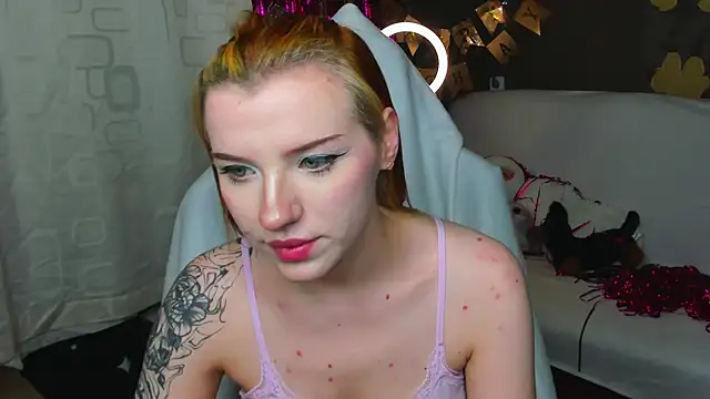 Snapshot of MeganNewCat chatting on 24, 6, 2026 MeganNewCat online show from 24, 6, 2026
