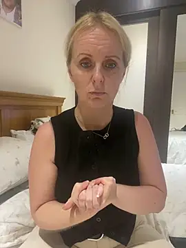 madamlillyrose online show from 29, 10, 2025