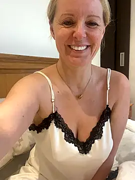 madamlillyrose online show from 20, 11, 2025