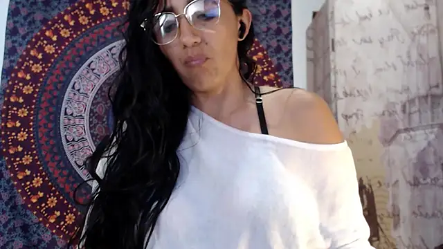 Lucyy Naugthy online show from 4, 2, 2026