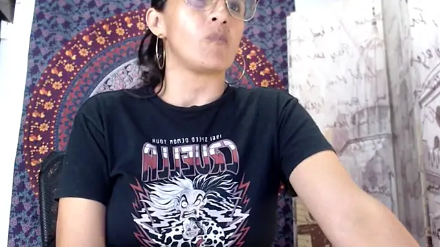 Lucyy Naugthy online show from 15, 2, 2026