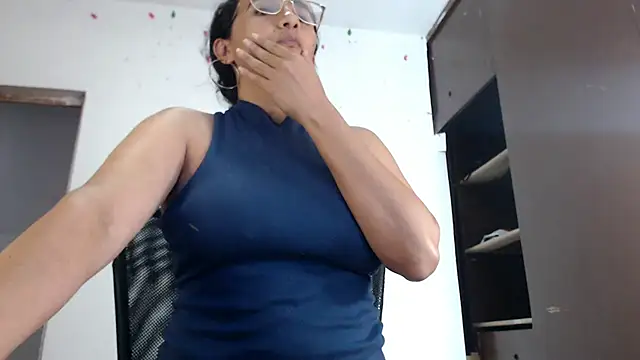 Lucyy Naugthy online show from 17, 12, 2025