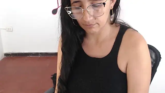 Lucyy Naugthy online show from 10, 4, 2026