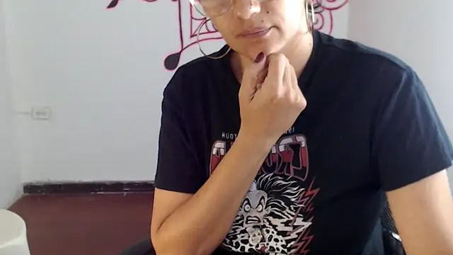 Lucyy Naugthy online show from 6, 3, 2026