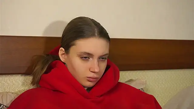 RoslynArcuo online show from 14, 11, 2025