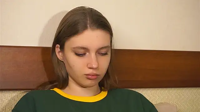 RoslynArcuo online show from 21, 11, 2025