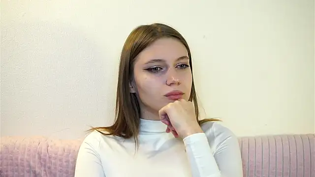 RoslynArcuo online show from 22, 10, 2025