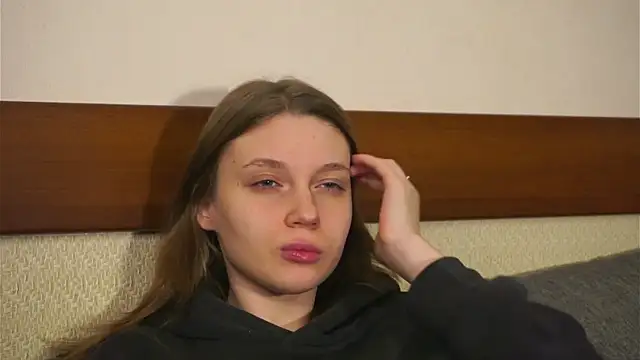 RoslynArcuo online show from 12, 11, 2025