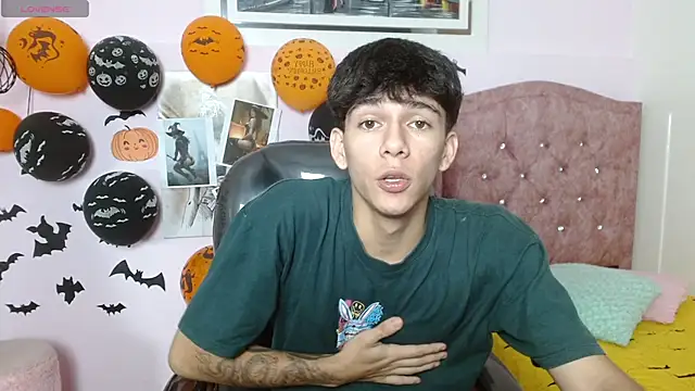 AmethystShadow17 online show from 19, 10, 2025