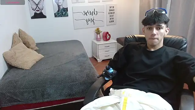 AmethystShadow17 online show from 31, 10, 2025