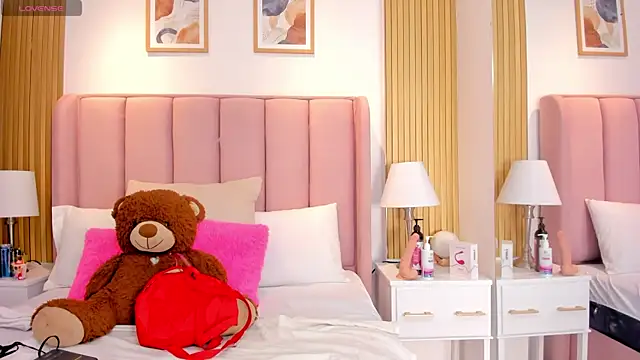 Aithana Petite online show from 7, 11, 2025