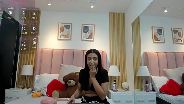 Aithana Petite online show from 1, 12, 2025