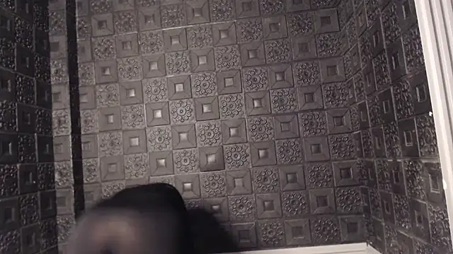 Snapshot of Yvonny27 chatting on 17, 11, 2025 Yvonny27 online show from 17, 11, 2025