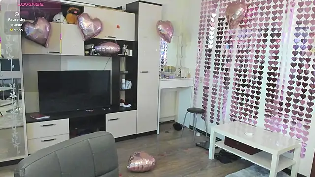 HeatherNextDoor online show from 8, 2, 2026