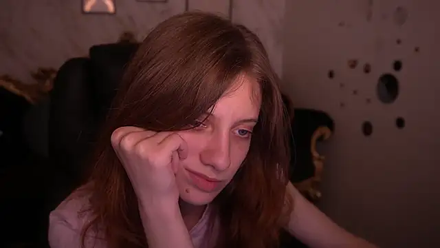 Snapshot of CuteeFoxy chatting on 6, 6, 2026 CuteeFoxy online show from 6, 6, 2026