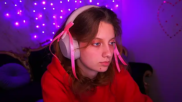 Snapshot of CuteeFoxy chatting on 21, 2, 2026 CuteeFoxy online show from 21, 2, 2026